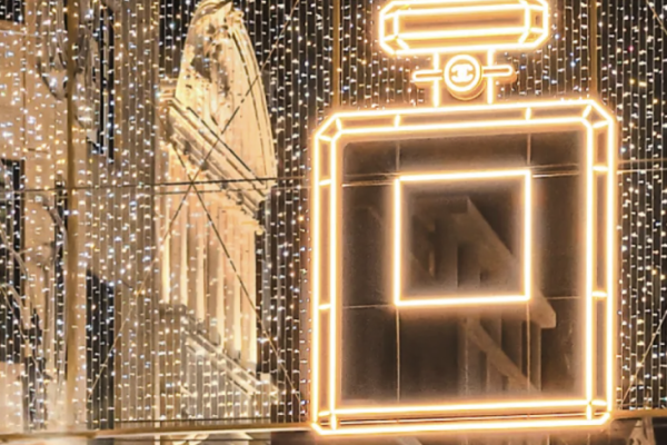 Chanel N°5 rozświetla New Bond Street – magia świąt w luksusowym wydaniu