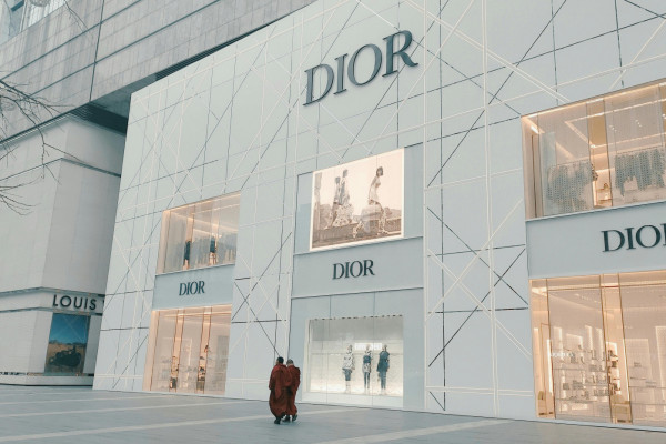 Dior Men. Kampania Fall 2025 – lata 70. w nowoczesnym wydaniu
